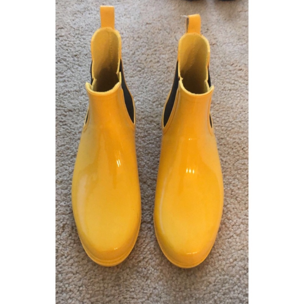 Old Navy Mustard Colored Rain Boots NWOT